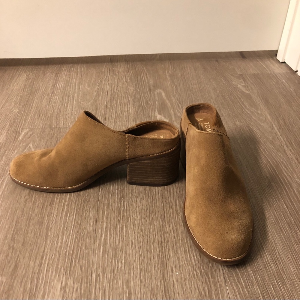 Tom’s Leila Mule in Tan Suede size 8